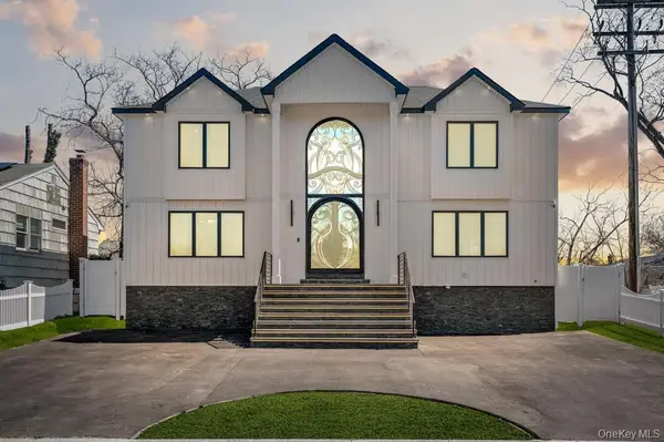 15 Forest Road, Valley Stream, NY 11581