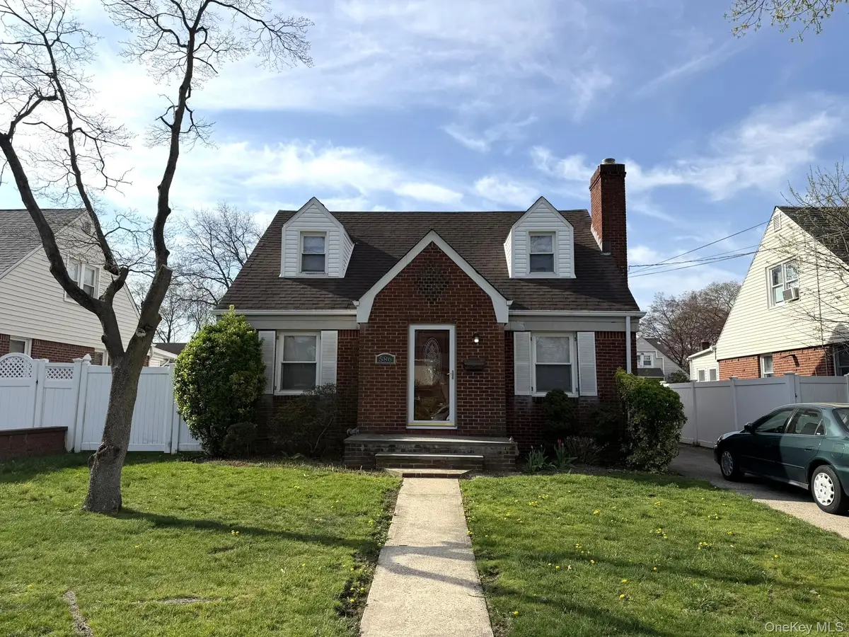 586 Stratford Road, South Hempstead, NY 11510 - #1