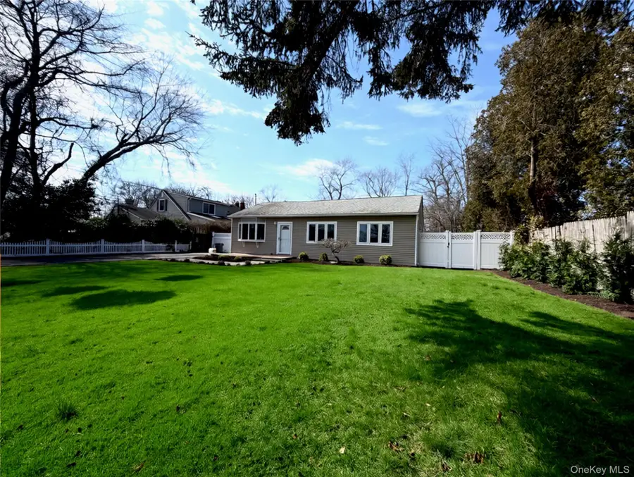 16 Lincoln Drive, Oakdale, NY 11769 - #3