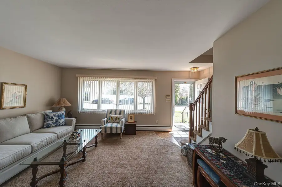 10 Wallace Drive, Plainview, NY 11803 - #3