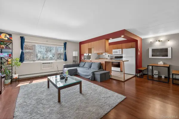 100 Clinton Avenue #3K, Mineola, NY 11501