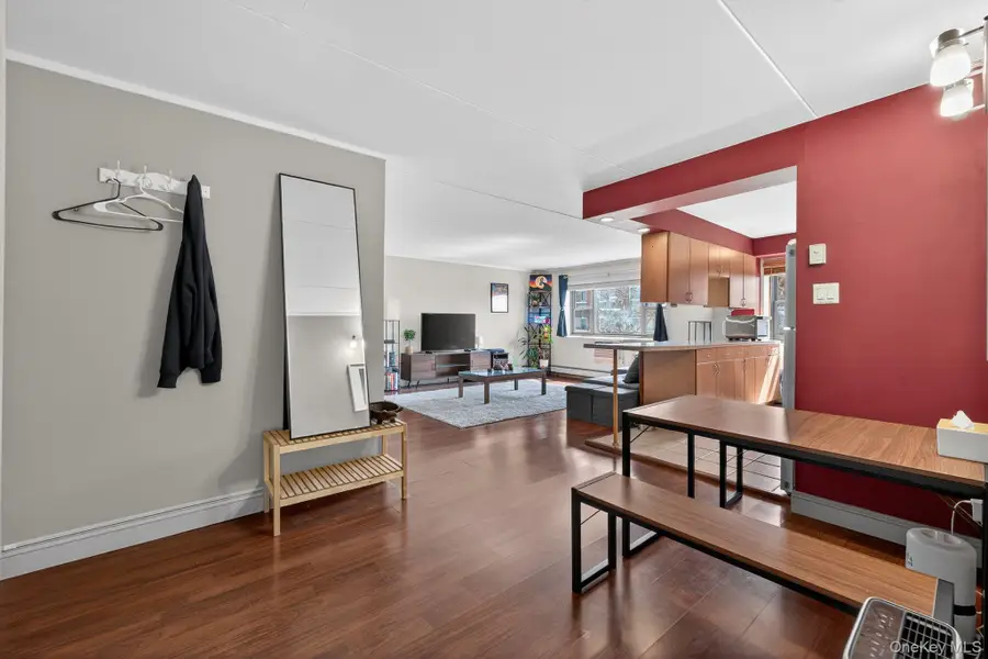 100 Clinton Avenue #3K, Mineola, NY 11501 - #3