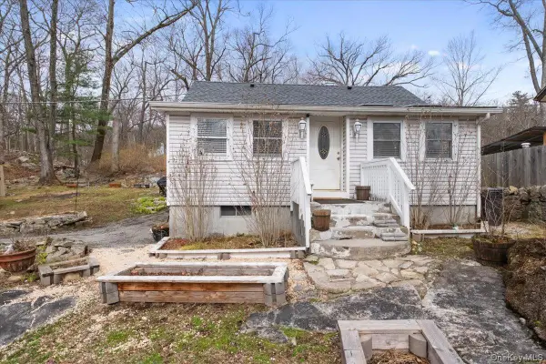 45 Laurel Road, Lake Peekskill, NY 10537