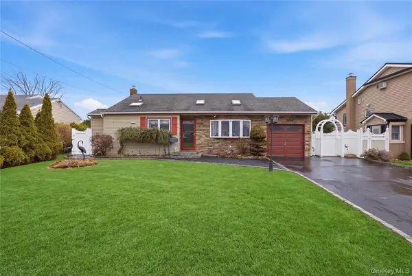 831 N Erie Avenue, Lindenhurst, NY 11757