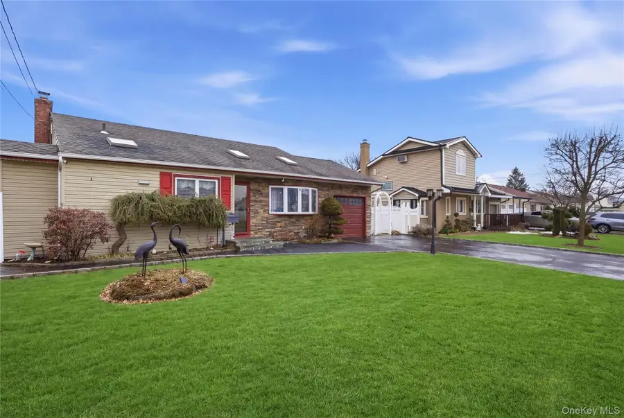 831 N Erie Avenue, Lindenhurst, NY 11757 - #3