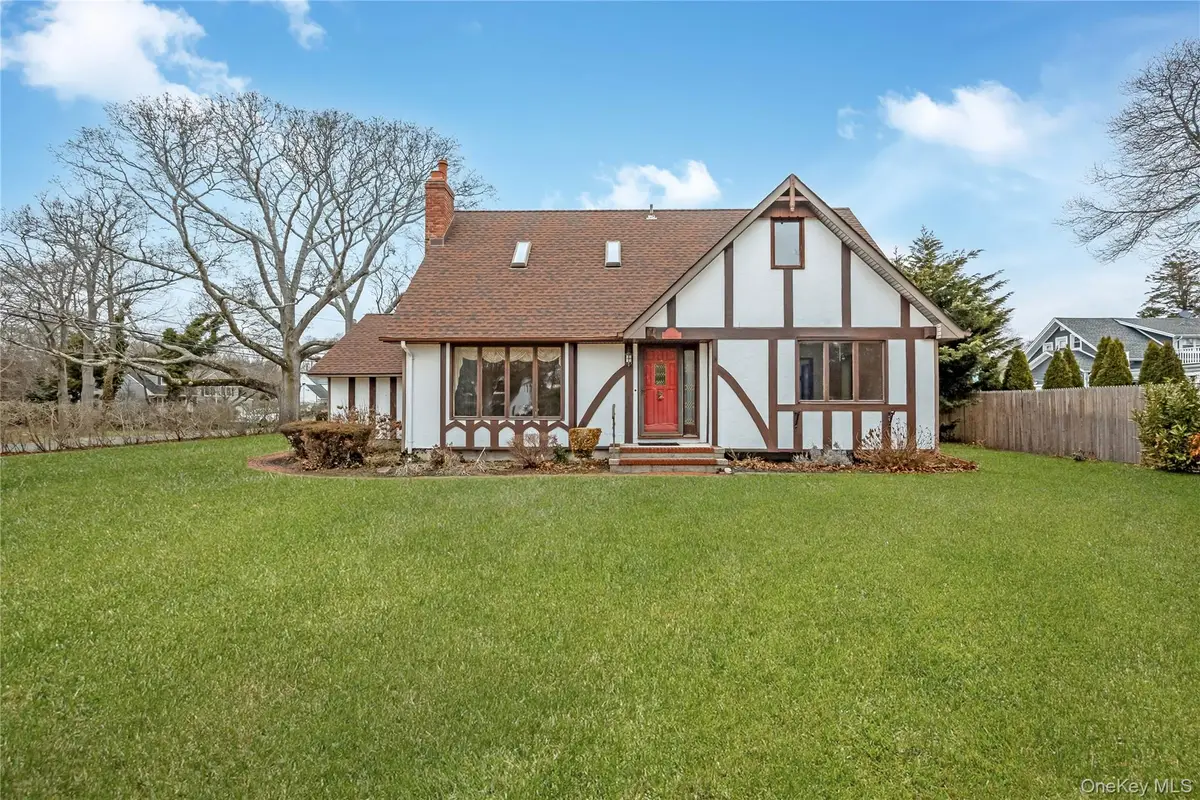 325 Middle Road, Blue Point, NY 11715 - #1