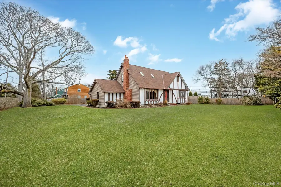 325 Middle Road, Blue Point, NY 11715 - #3