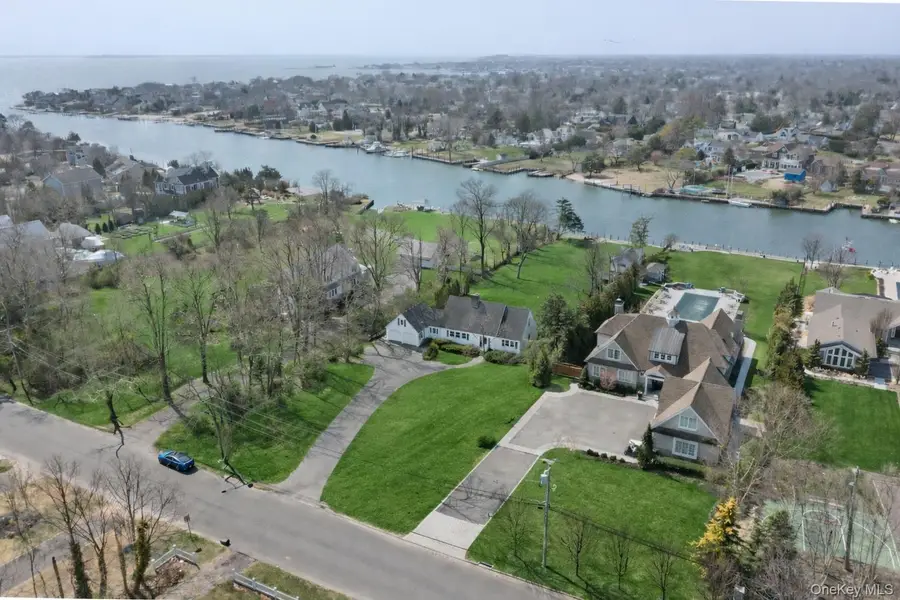 250 Secatogue Lane, West Islip, NY 11795 - #2