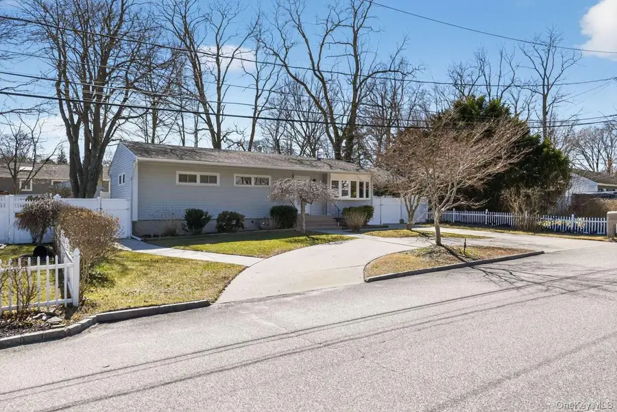 4 Jane Street, Selden, NY 11784 - #3