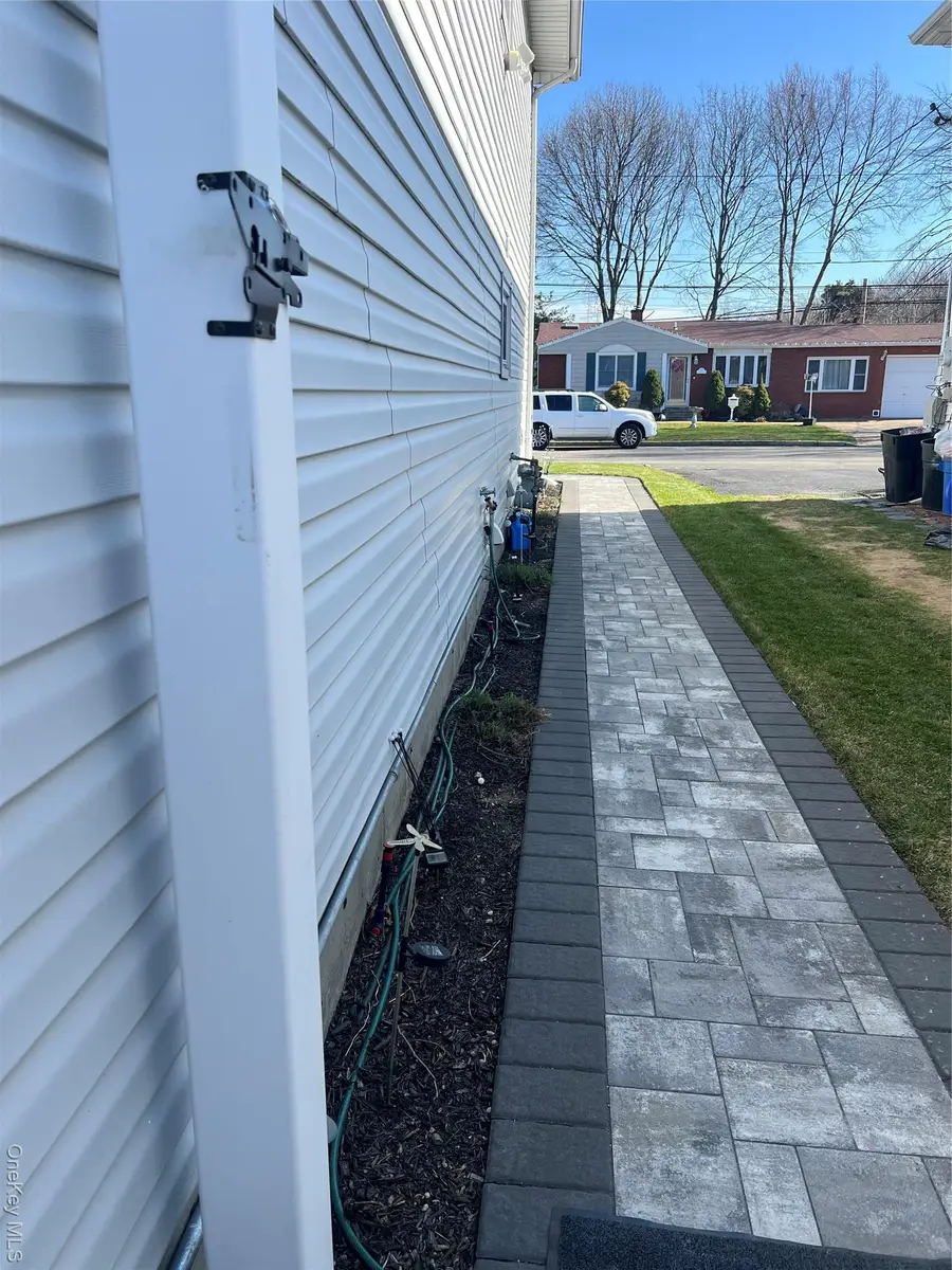 827 Bermuda Road, West Babylon, NY 11704 - #3