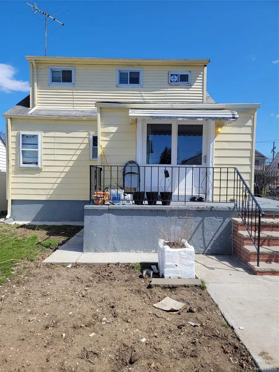 521 N 7th Street, New Hyde Park, NY 11040 - #3