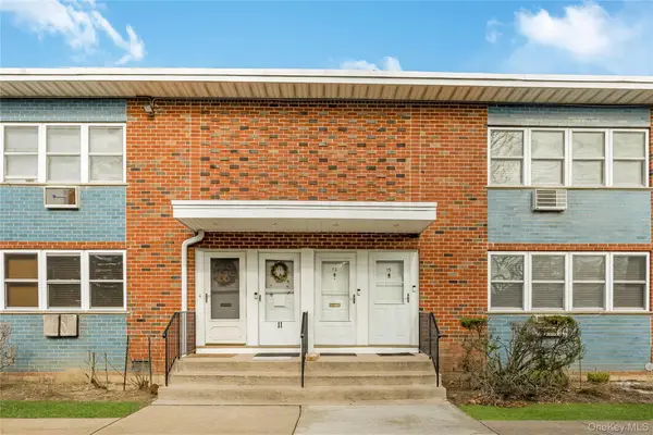 13 Farber Drive #13, West Babylon, NY 11704