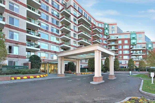 100 Hilton Avenue #M3, Garden City, NY 11530