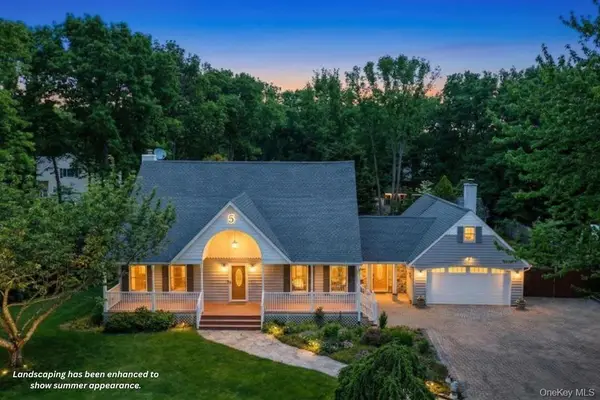 18 Jerusalem Hollow Road, Center Moriches, NY 11949