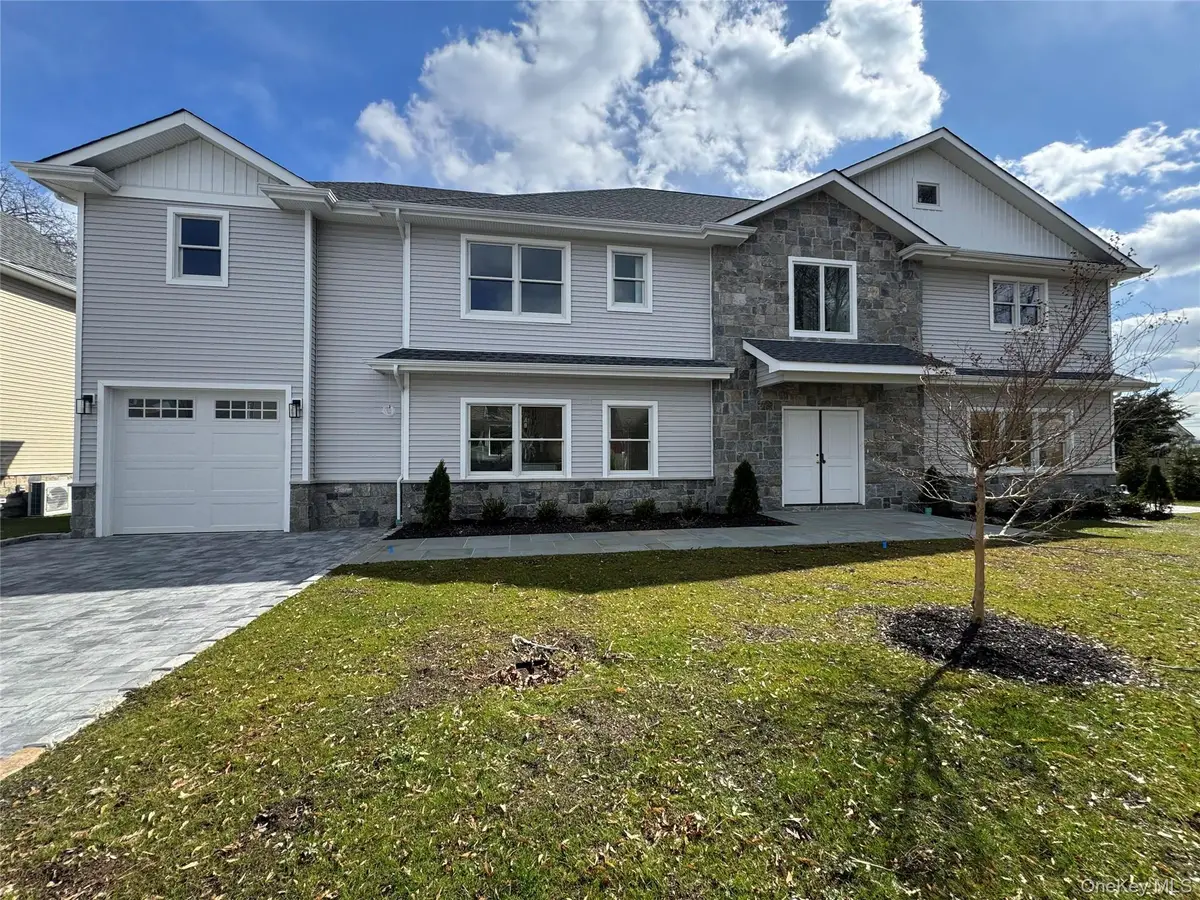 11 First Street, Glenwood Landing, NY 11547 - #1