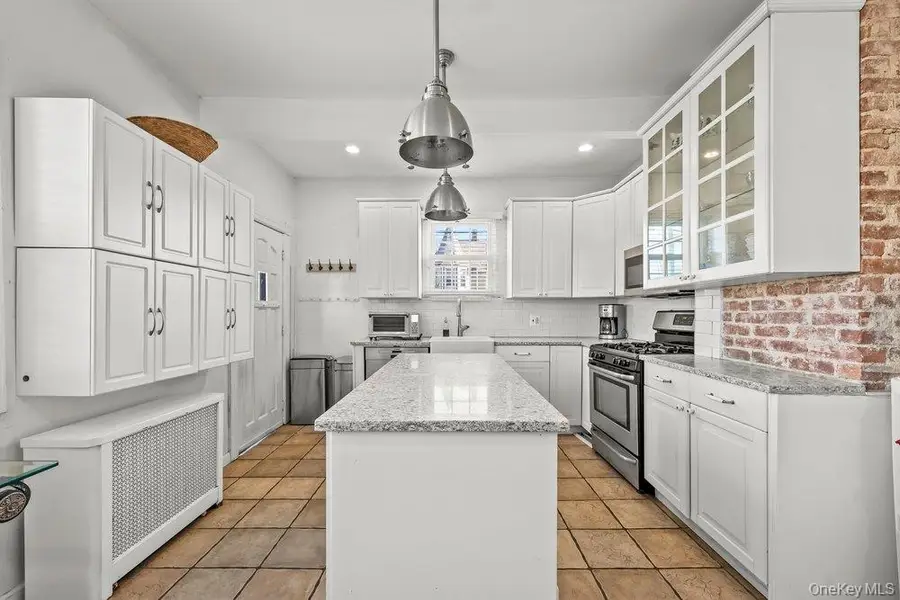 15 Bayside Avenue, Oyster Bay, NY 11771 - #2