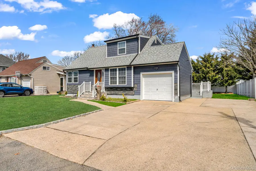 232 30th Street, Lindenhurst, NY 11757 - #2