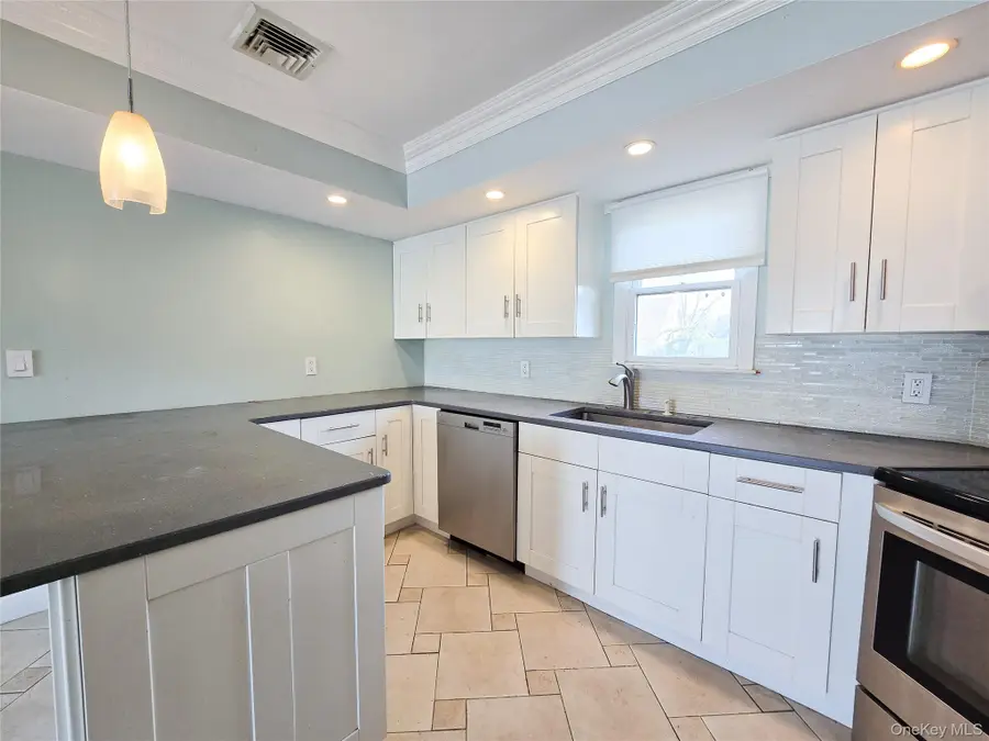 34 Arch Lane, Hicksville, NY 11801 - #2