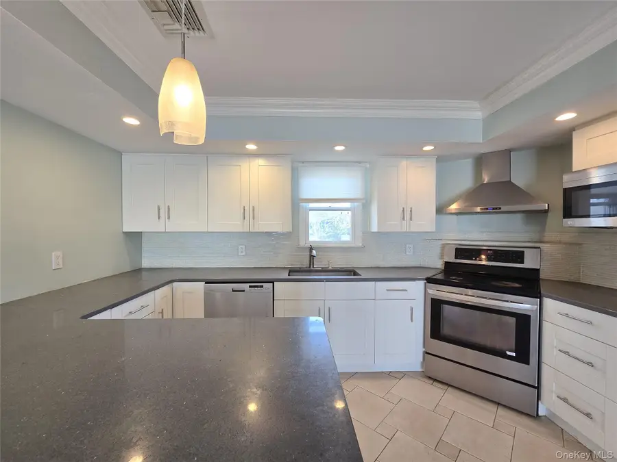 34 Arch Lane, Hicksville, NY 11801 - #3