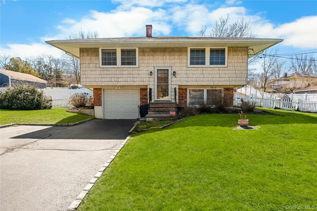 18 Lynx Lane, East Setauket, NY 11733 - #1