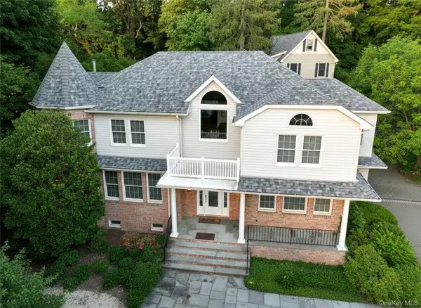 15 Church Street, Roslyn, NY 11576