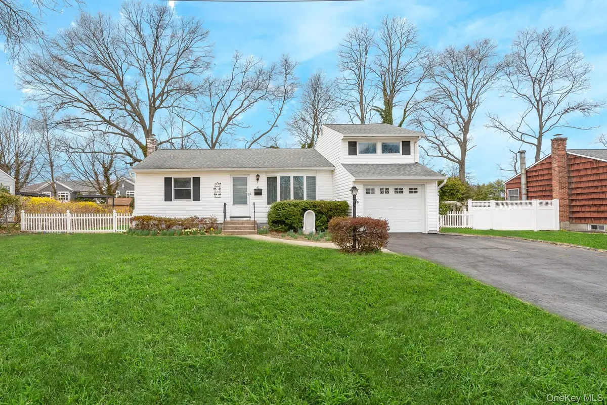 41 Peachtree Lane, Huntington Station, NY 11746 - #1