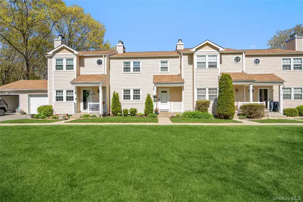 19 Paine Commons #19, Yaphank, NY 11980
