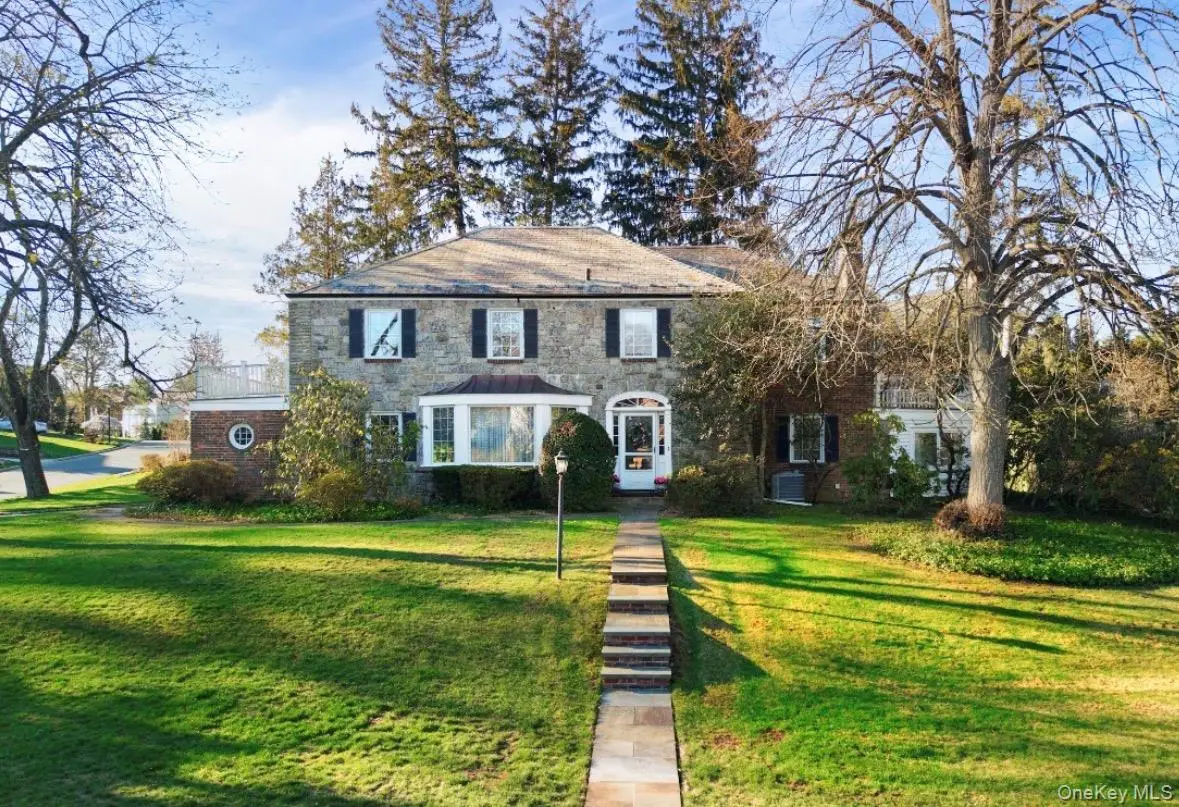 138 Payne Whitney Lane, Manhasset, NY 11030 - #1