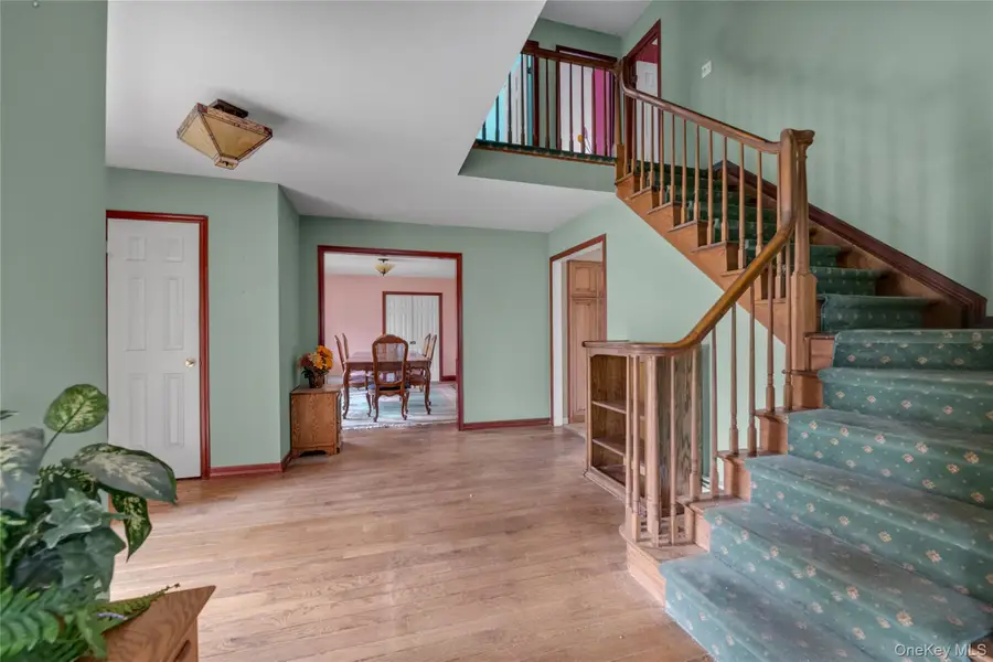 1 Peters Lane, Manhasset, NY 11030 - #2