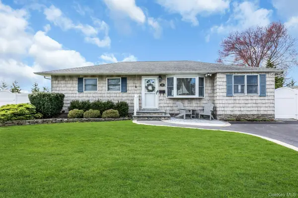 28 Rivera Lane, West Sayville, NY 11796