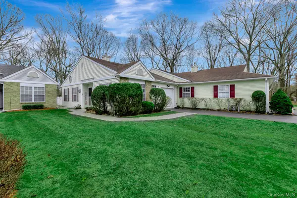 7 Possum Path, Coram, NY 11727