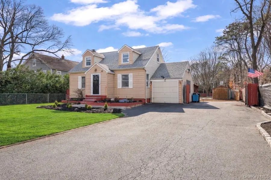 824 Lincoln Avenue, Bohemia, NY 11716 - #2