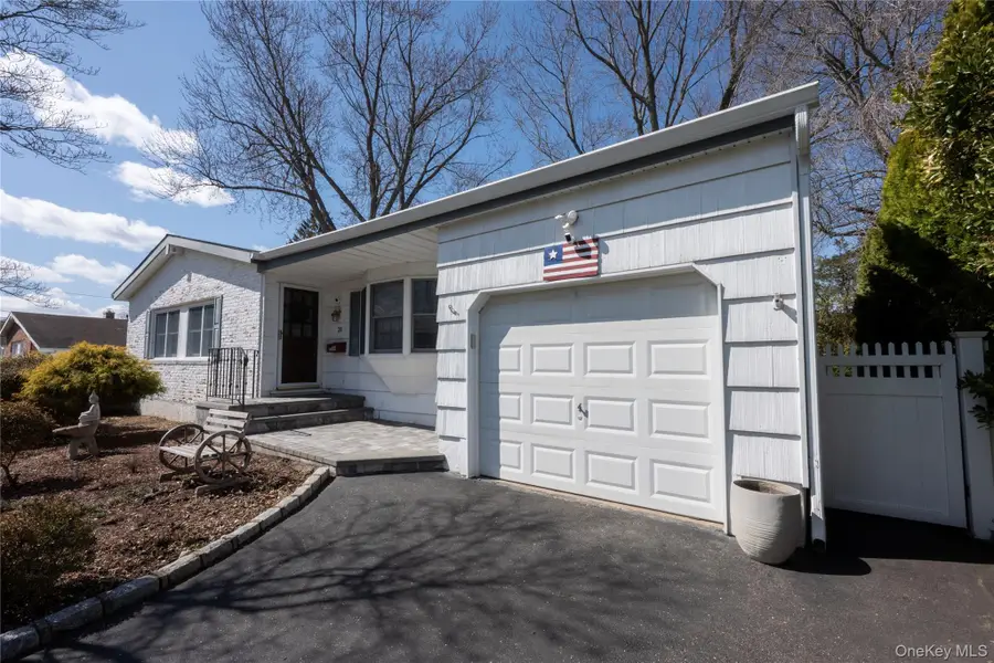 28 Dartmouth Drive, Smithtown, NY 11787 - #3