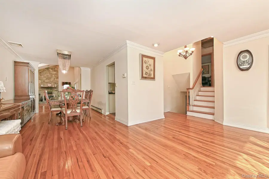 12 Oak Drive, Plainview, NY 11803 - #2