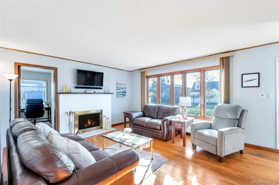 25 Flanders Place, West Babylon, NY 11704 - #3