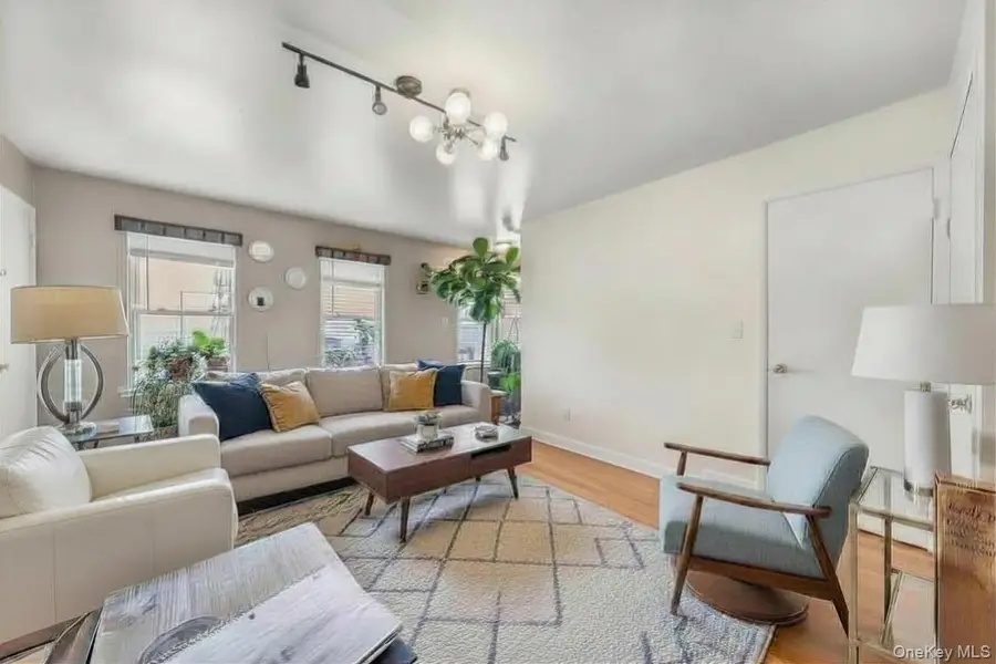 290 Lowndes Avenue #C, Huntington Station, NY 11746 - #3