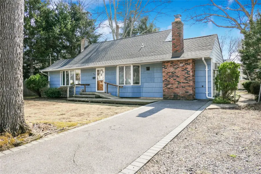 204 E 19th Street, Huntington Station, NY 11746 - #2