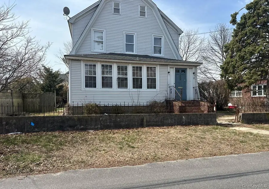 129 N 7th Street, Lindenhurst, NY 11757 - #2