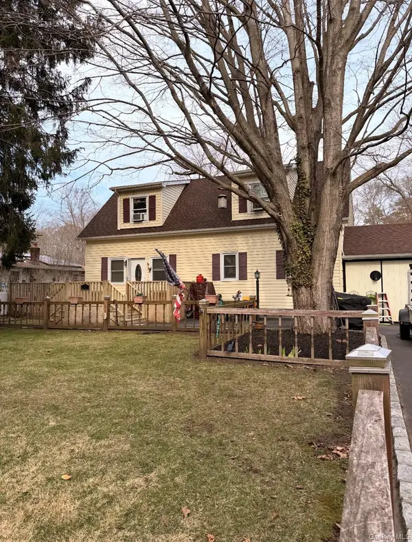 71 Crescent Street, Yaphank, NY 11980