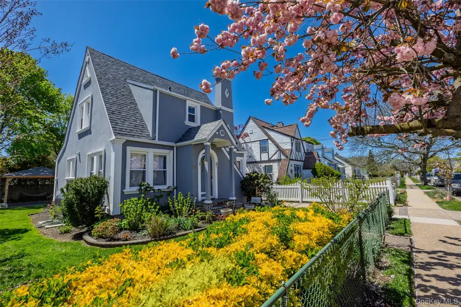 154 E Dean Street, Freeport, NY 11520 - #2