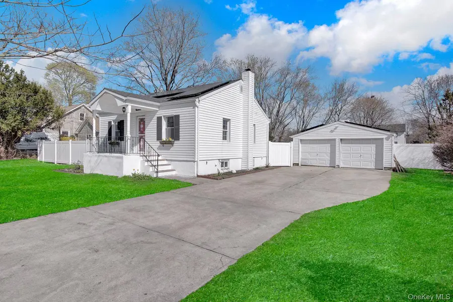 37 Oklahoma Avenue, Bay Shore, NY 11706 - #2