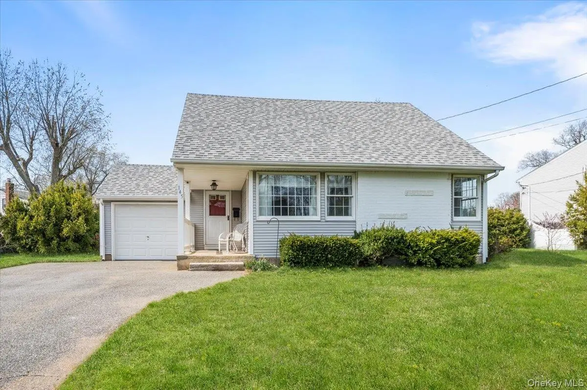 145 Raleigh Lane, West Islip, NY 11795 - #1