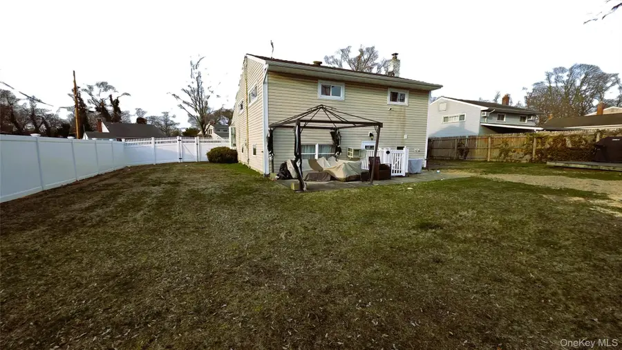 8 Lion Lane, North Babylon, NY 11703 - #3