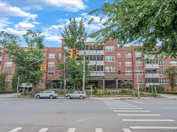 1 Kensington Gate #PH 14, Great Neck, NY 11021