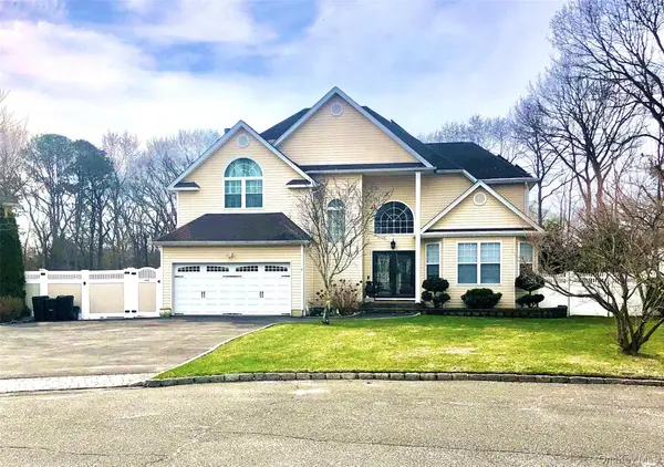 10 Debron Court, Centereach, NY 11720