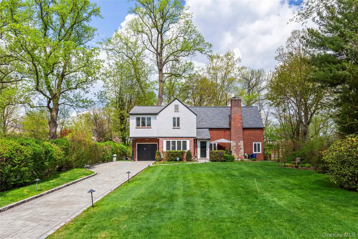 7 Lincoln Road, Great Neck, NY 11021 - #1