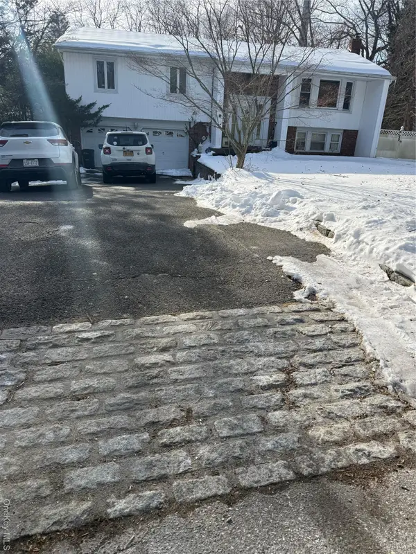 11 Edscho Lane, Commack, NY 11725