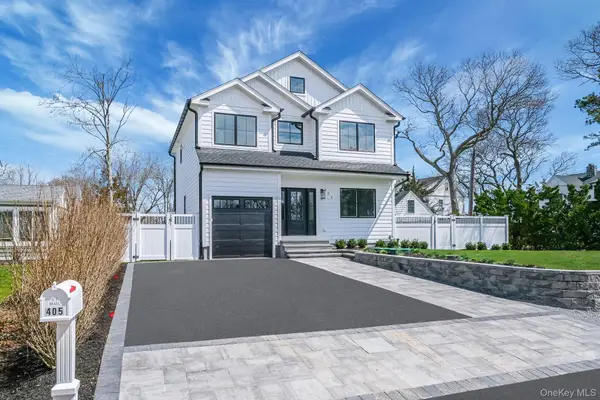 405 S Oakwood Drive, Laurel, NY 11948