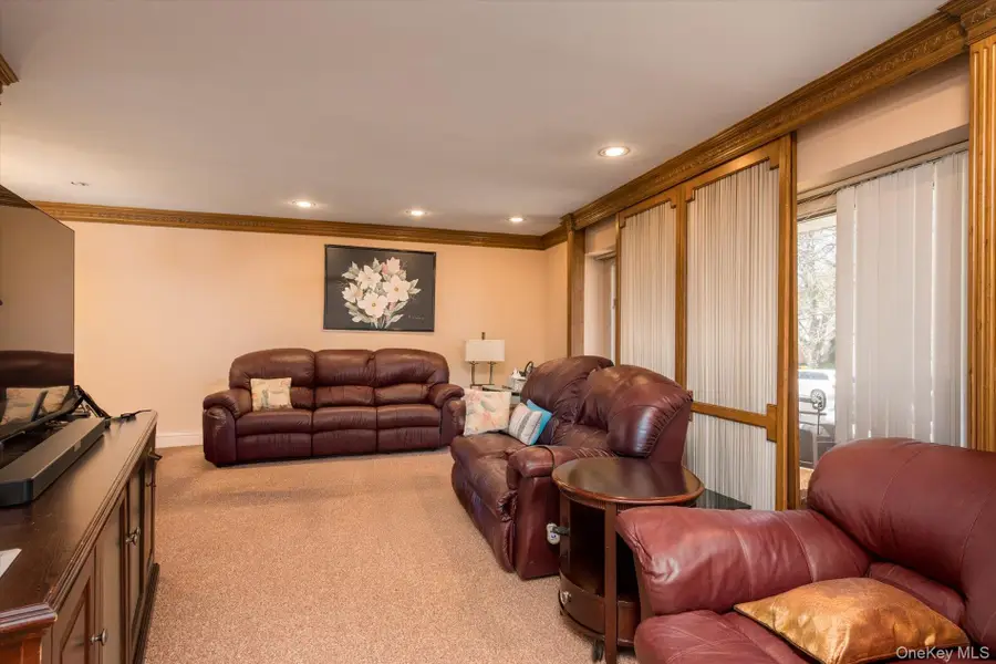 42 Netto Lane, Plainview, NY 11803 - #3