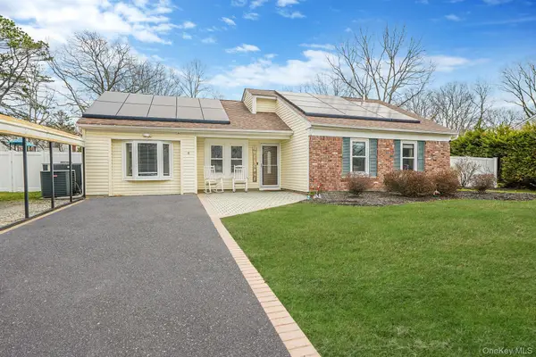 19 Goodwin Lane, Coram, NY 11727